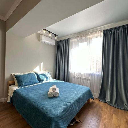 Appartamento Жилой Комплекс Молодежный На Тулебаева Almaty Esterno foto